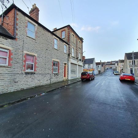 F3 2 Bedroomed Town House - Free Parking - Super 150 Mbps Wifi Near Gavin N Stacey Film House - 1 Free Dog Allowed Barry Kültér fotó