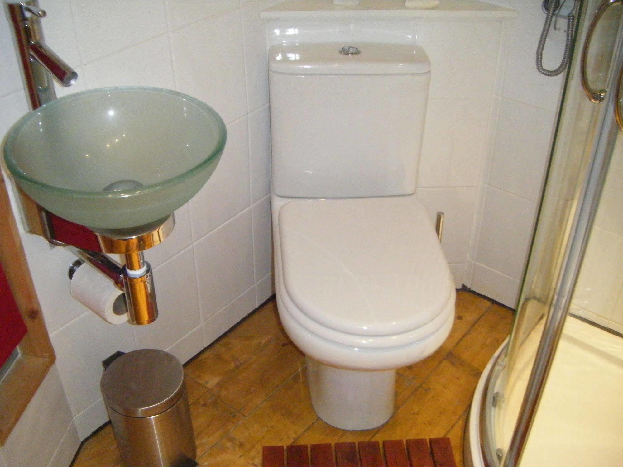 F3 2 Bedroomed Town House - Free Parking - Super 150 Mbps Wifi Near Gavin N Stacey Film House - 1 Free Dog Allowed Barry Kültér fotó