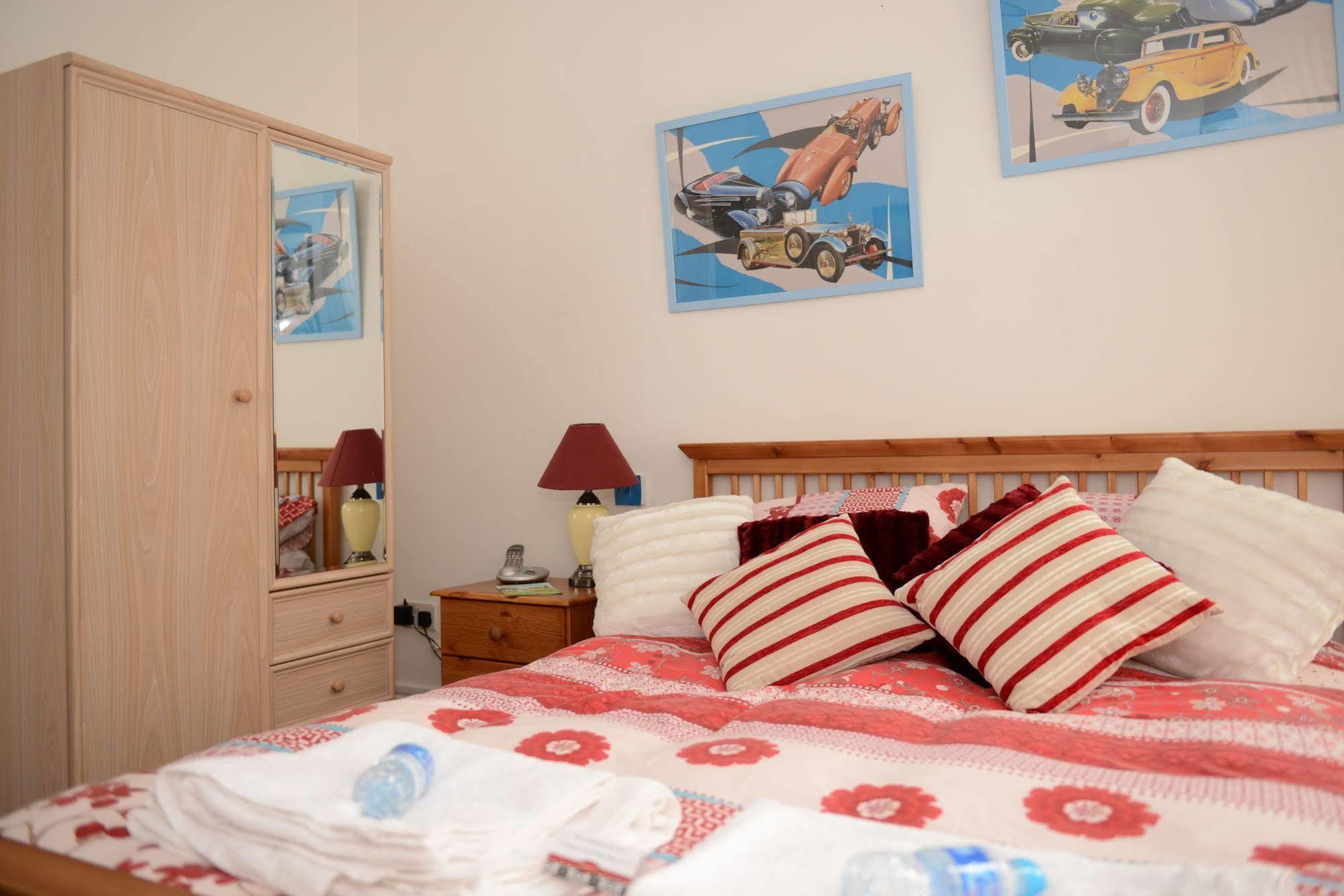 F3 2 Bedroomed Town House - Free Parking - Super 150 Mbps Wifi Near Gavin N Stacey Film House - 1 Free Dog Allowed Barry Kültér fotó