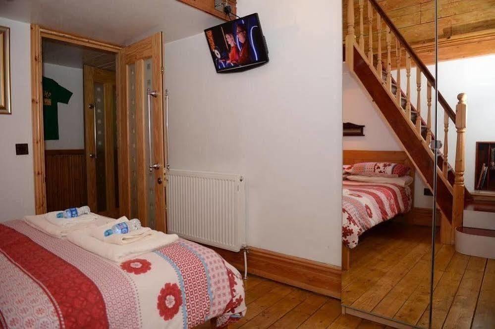 F3 2 Bedroomed Town House - Free Parking - Super 150 Mbps Wifi Near Gavin N Stacey Film House - 1 Free Dog Allowed Barry Kültér fotó