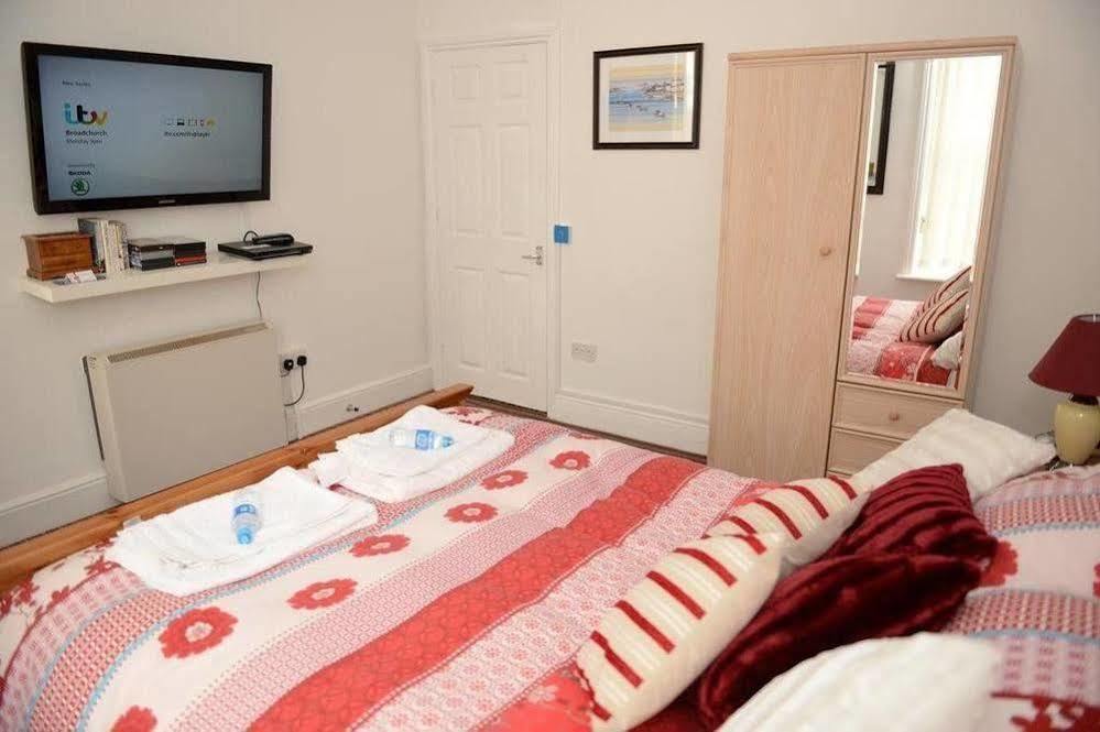 F3 2 Bedroomed Town House - Free Parking - Super 150 Mbps Wifi Near Gavin N Stacey Film House - 1 Free Dog Allowed Barry Kültér fotó