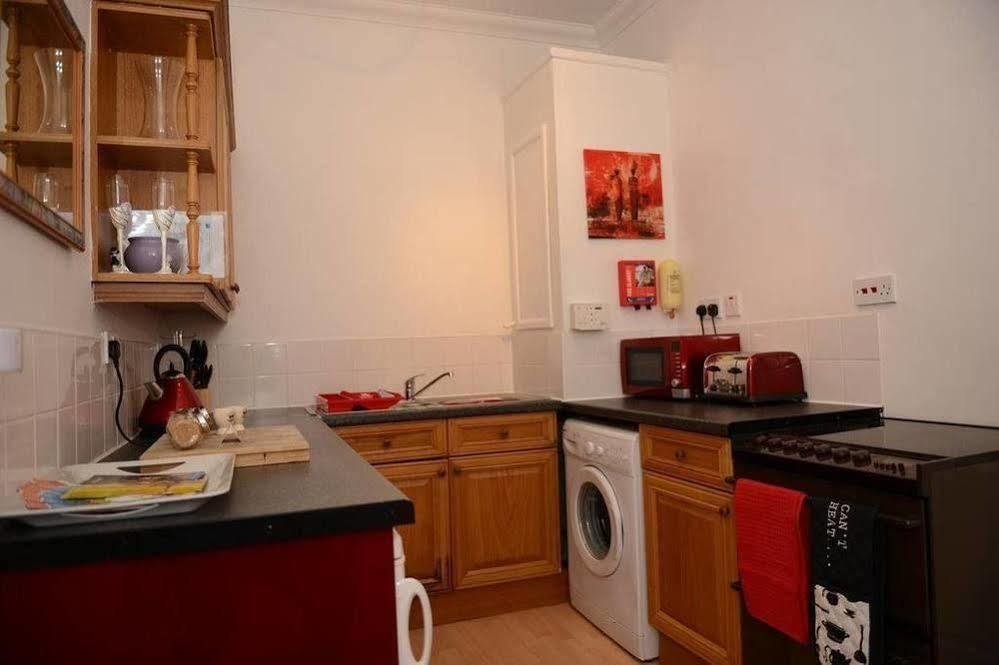 F3 2 Bedroomed Town House - Free Parking - Super 150 Mbps Wifi Near Gavin N Stacey Film House - 1 Free Dog Allowed Barry Kültér fotó